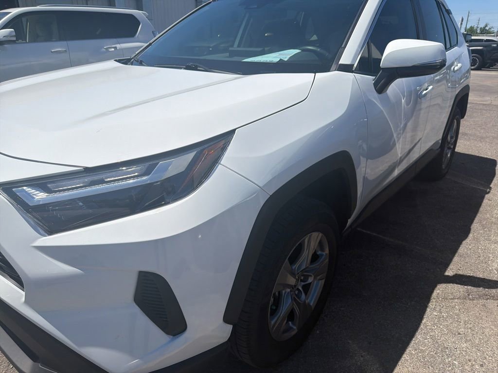 Used 2022 Toyota RAV4 XLE AWD/4WD image 17
