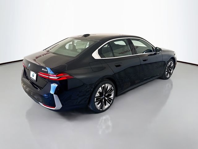 Used 2025 BMW 530i xDrive w/ Premium Package image 7