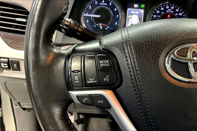 Used 2019 Toyota Sienna XLE FWD image 11