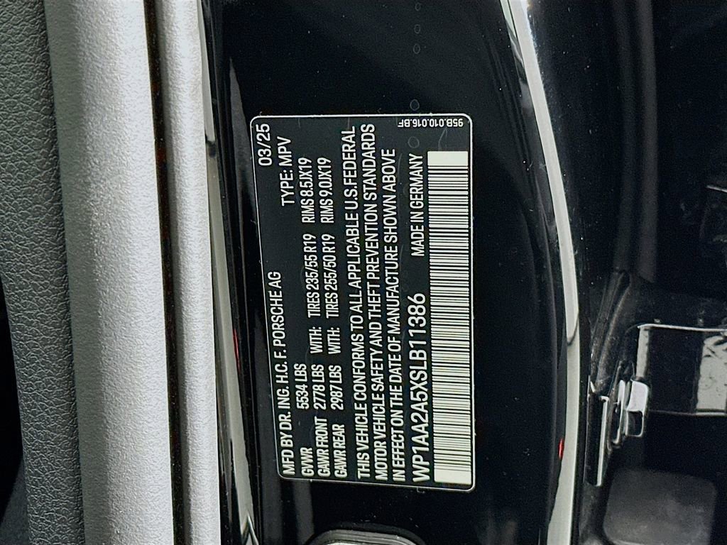 Used 2025 Porsche Macan image 36