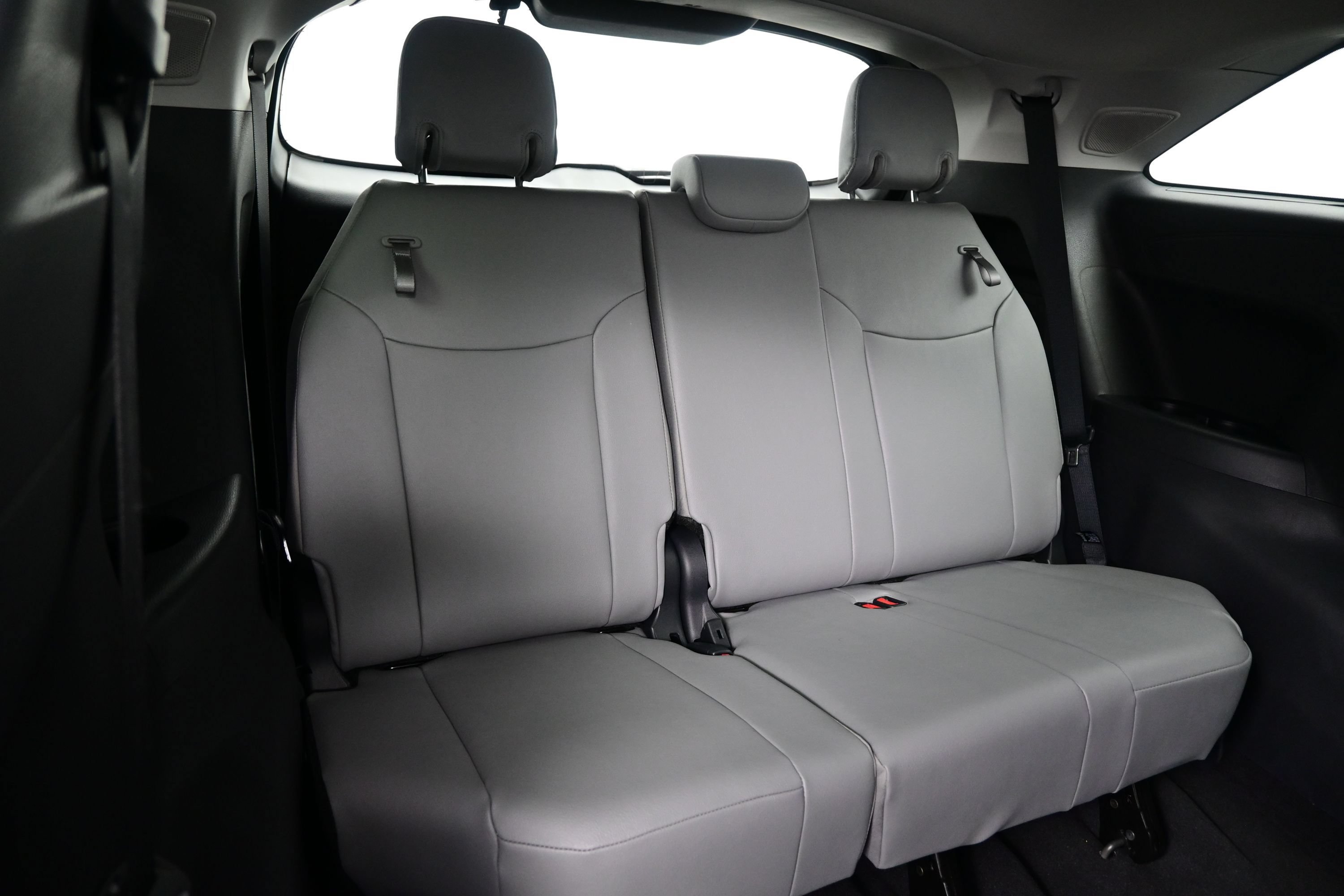 Used 2026 Toyota Sienna XLE FWD image 17