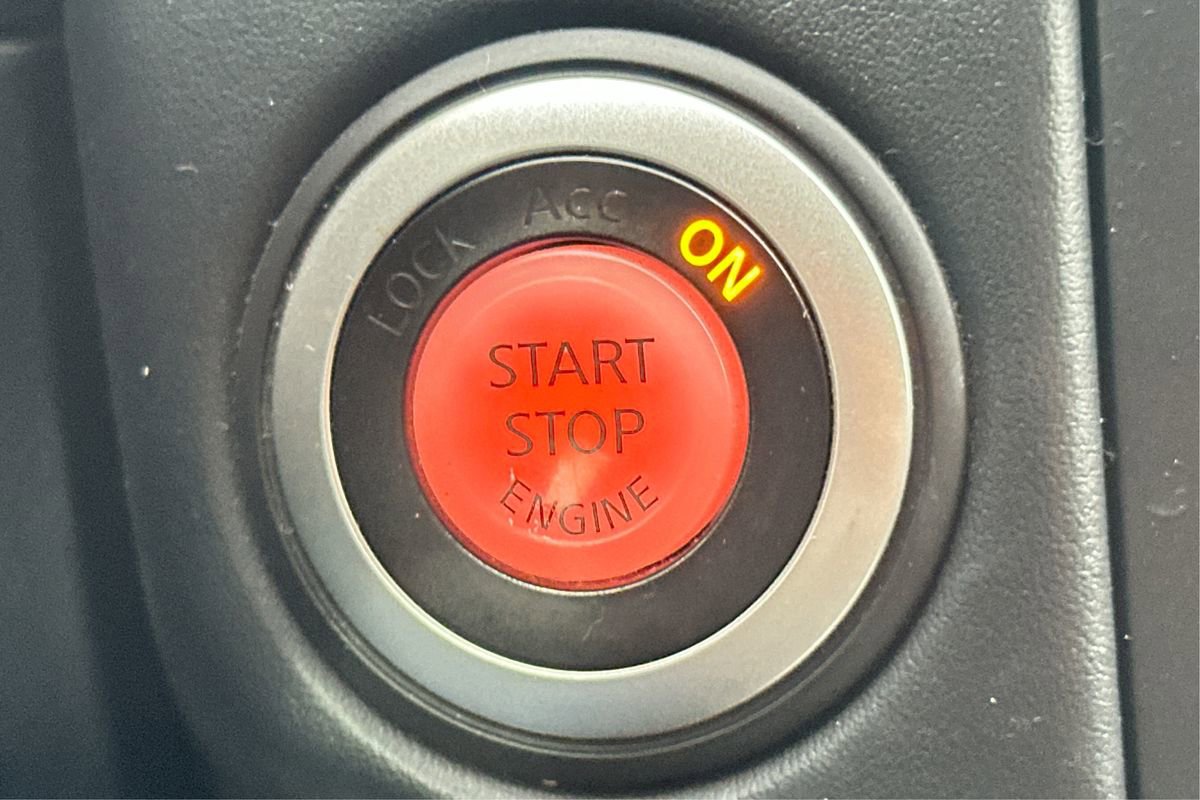 Used 2015 Nissan 370Z Coupe image 25