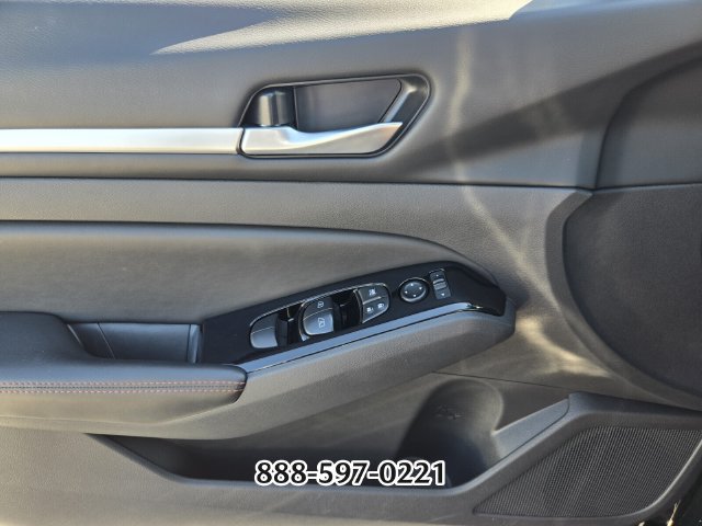 Used 2025 Nissan Altima 2.5 SR FWD image 30