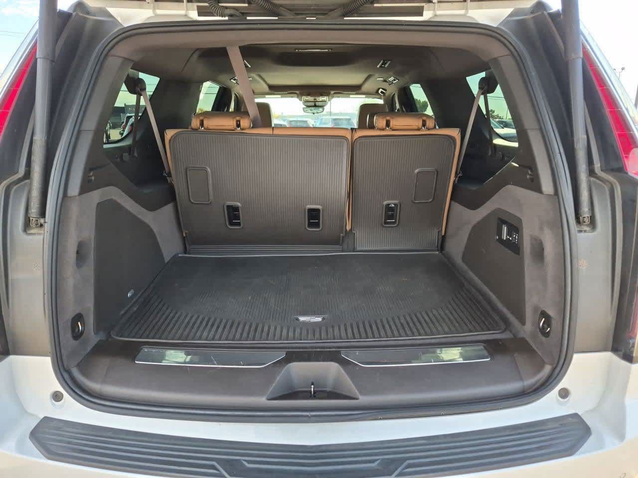 Used 2024 Cadillac Escalade ESV Sport w/ LPO, ONYX Package AWD/4WD image 38