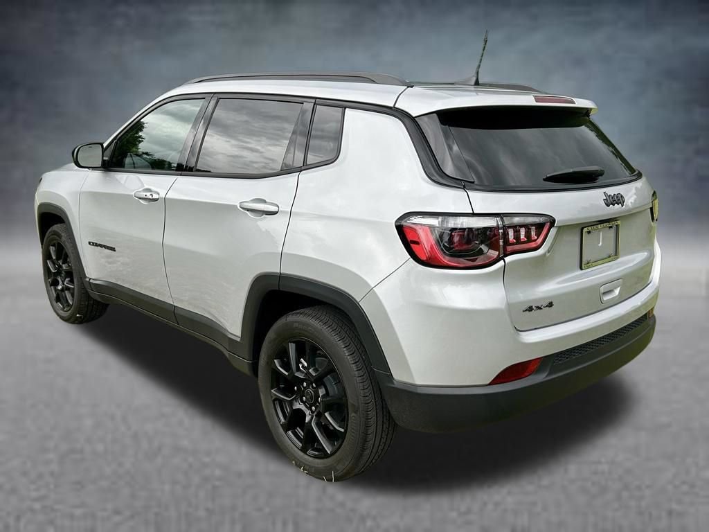 Used 2026 Jeep Compass Latitude AWD/4WD image 7