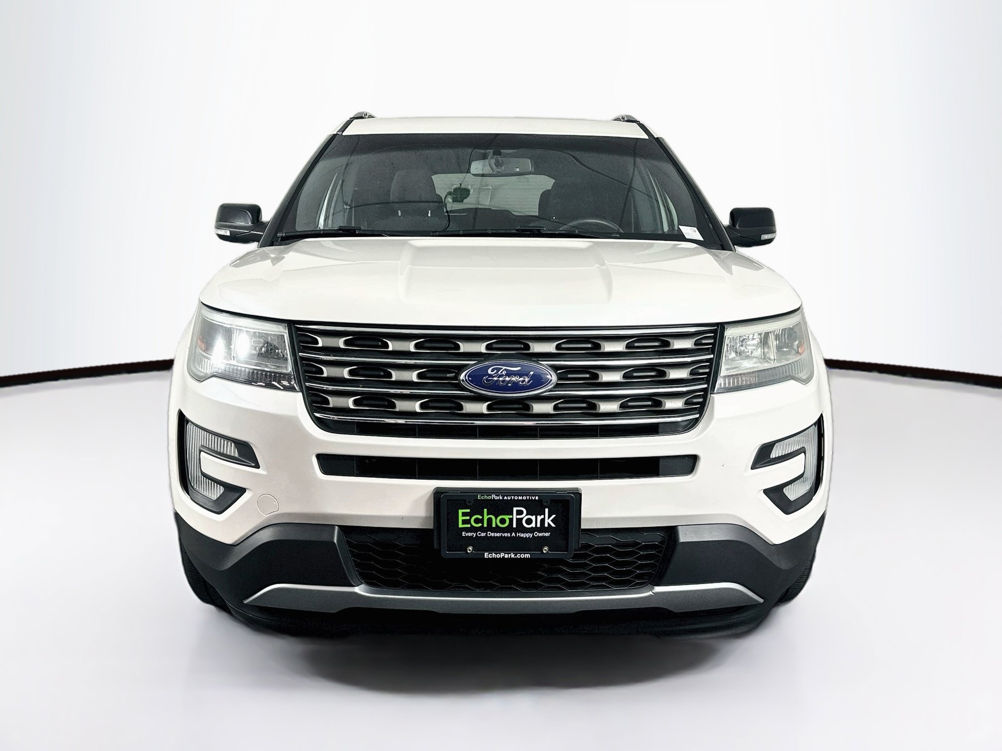 Used 2016 Ford Explorer XLT w/ Equipment Group 201A AWD/4WD image 2