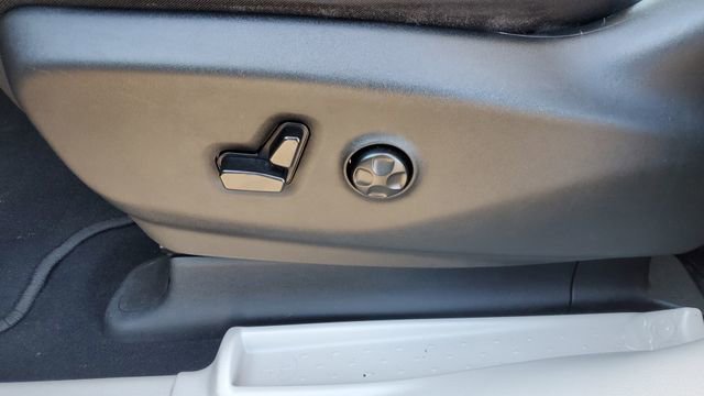 Certified 2024 Chrysler Pacifica Touring-L FWD image 22