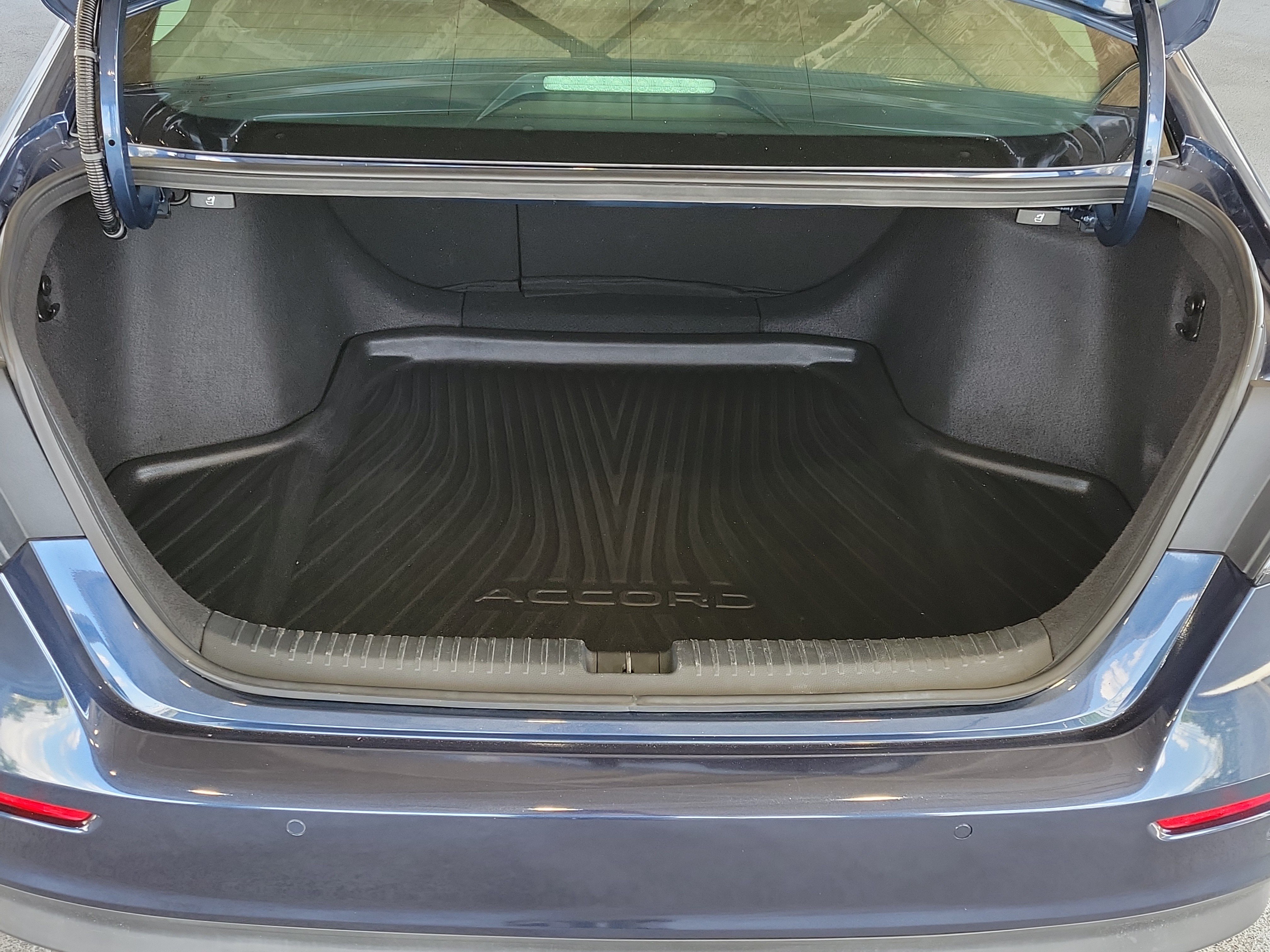 Used 2023 Honda Accord Touring image 8