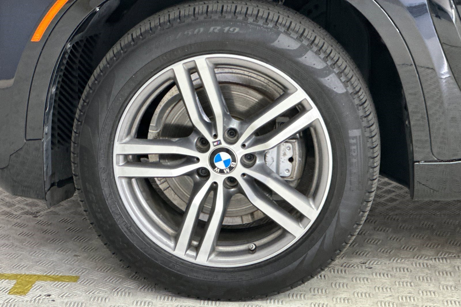 Used 2019 BMW X6 xDrive35i w/ M Sport Package image 11