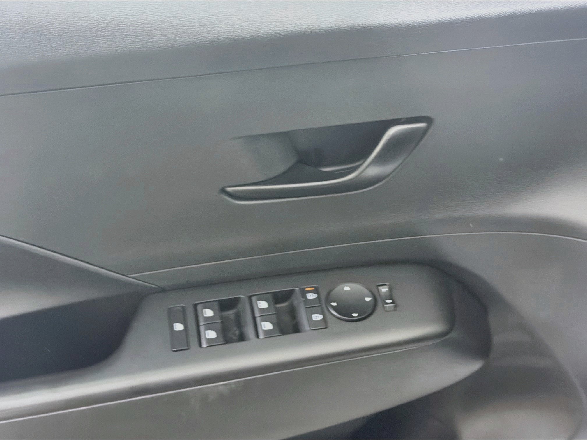 Used 2025 Hyundai Kona SEL FWD image 15