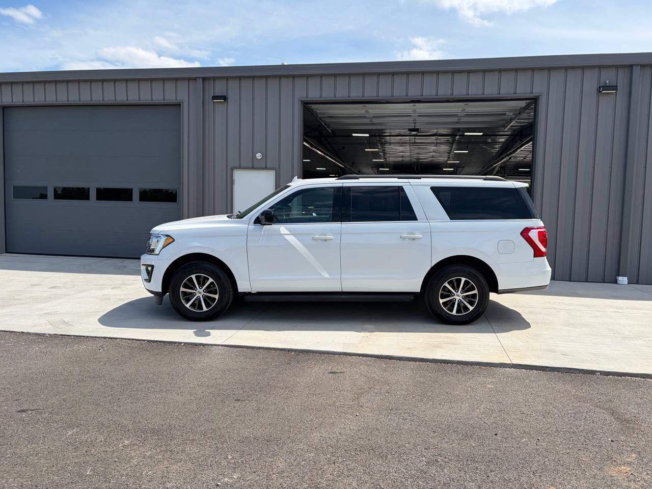 Used 2021 Ford Expedition Max XL AWD/4WD image 2