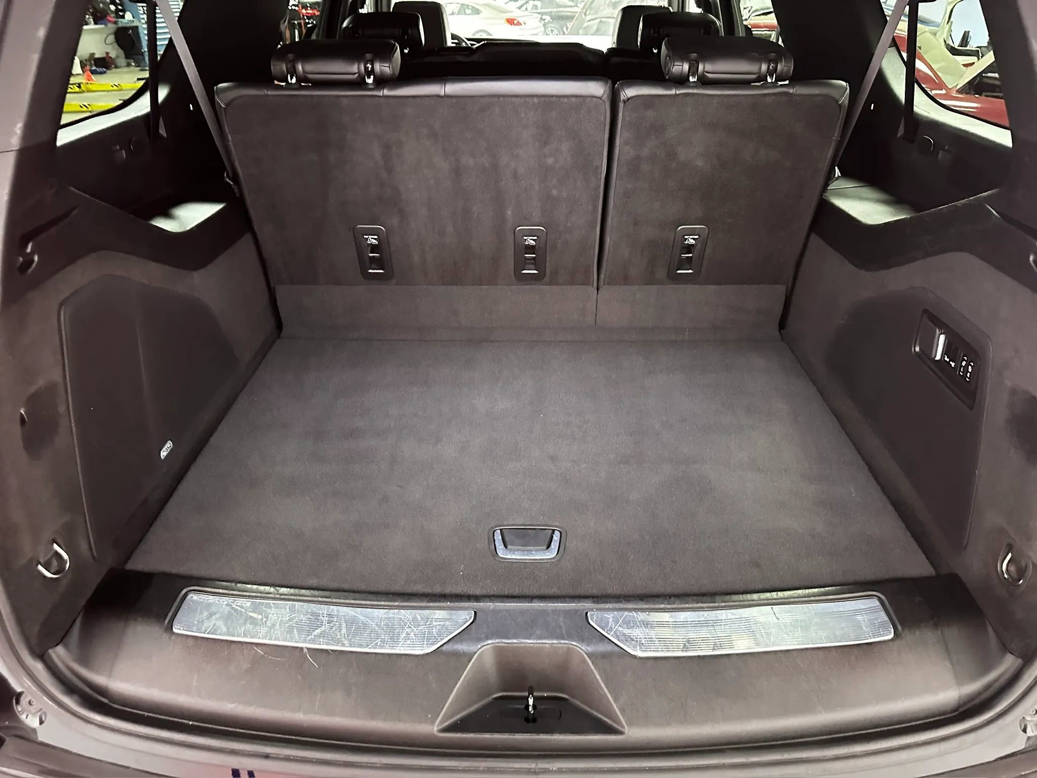 Used 2023 Cadillac Escalade ESV Luxury RWD image 18