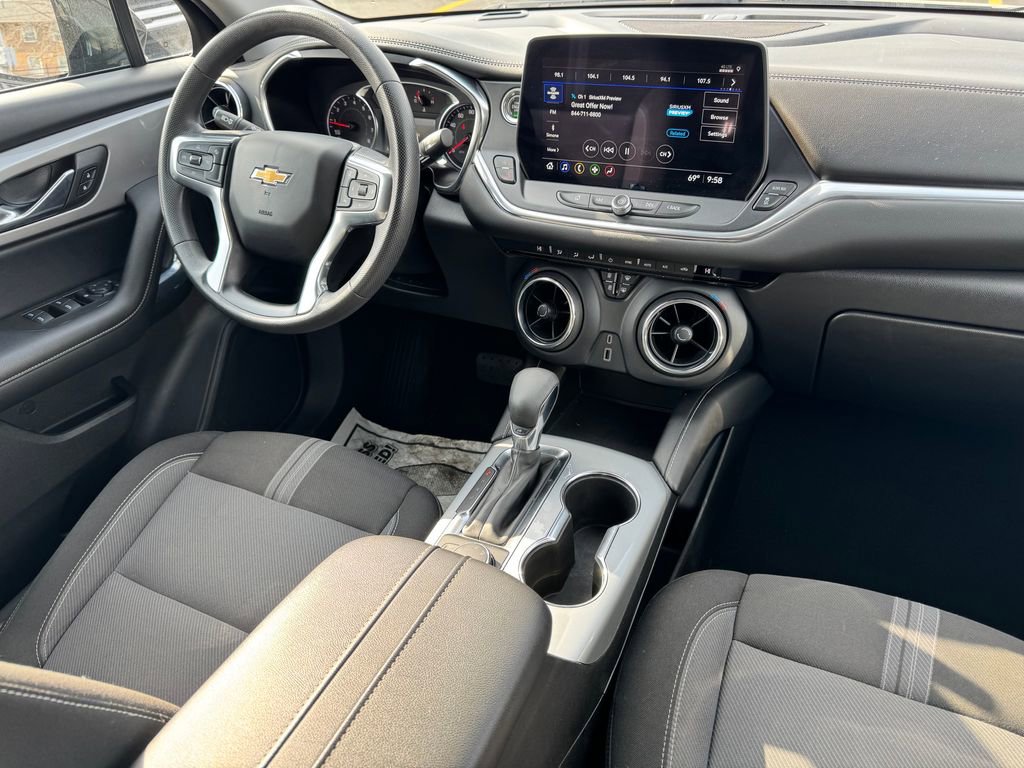 Used 2023 Chevrolet Blazer LT image 12