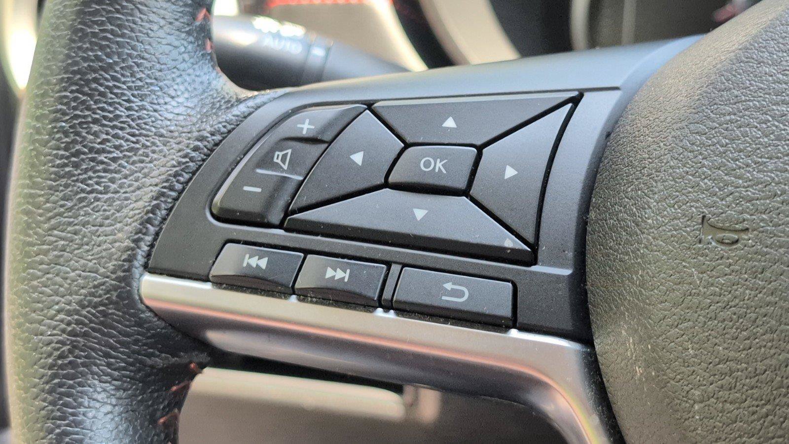 Used 2024 Nissan Versa SR FWD image 29