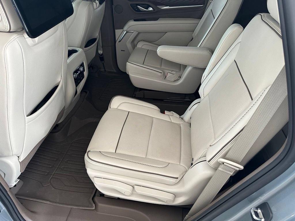 Used 2023 GMC Yukon Denali w/ Denali Reserve Package RWD image 31