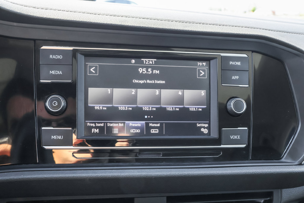 Certified 2024 Volkswagen Jetta SE FWD image 23