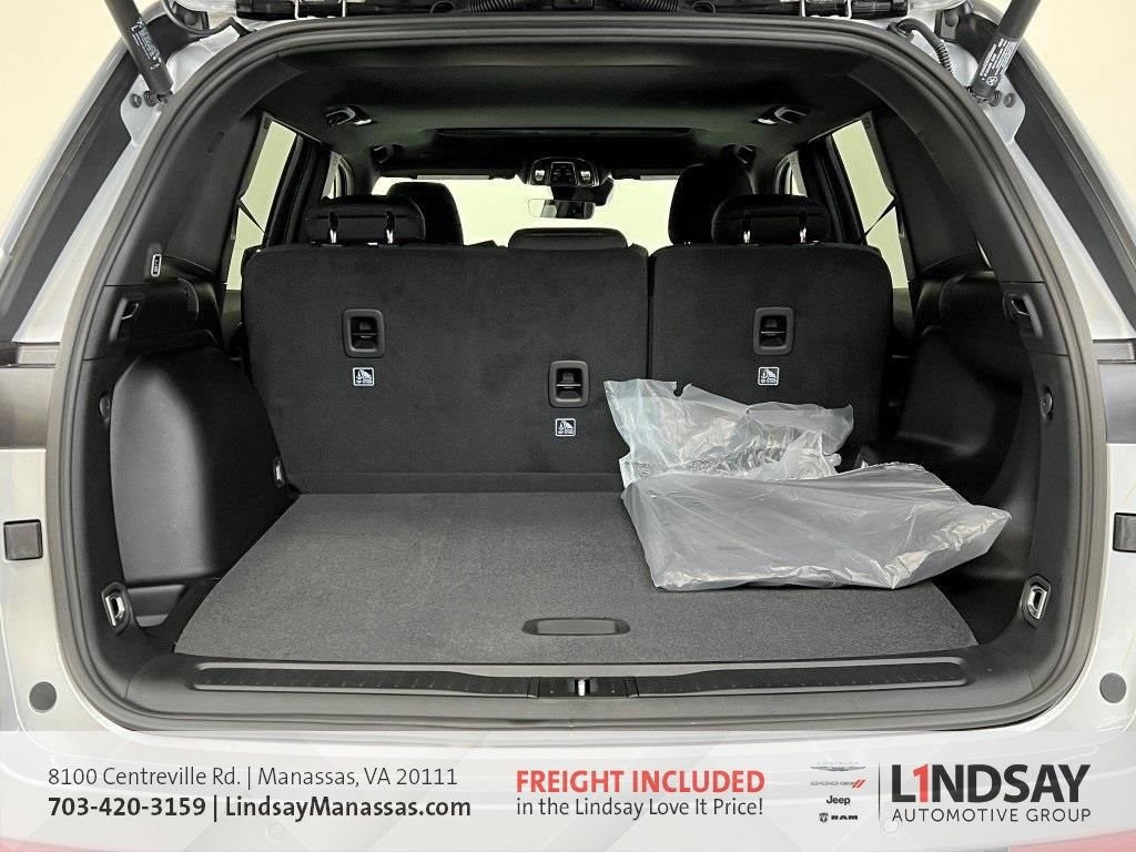 New 2025 Jeep Grand Cherokee Laredo w/ Luxury Tech Group I image 6