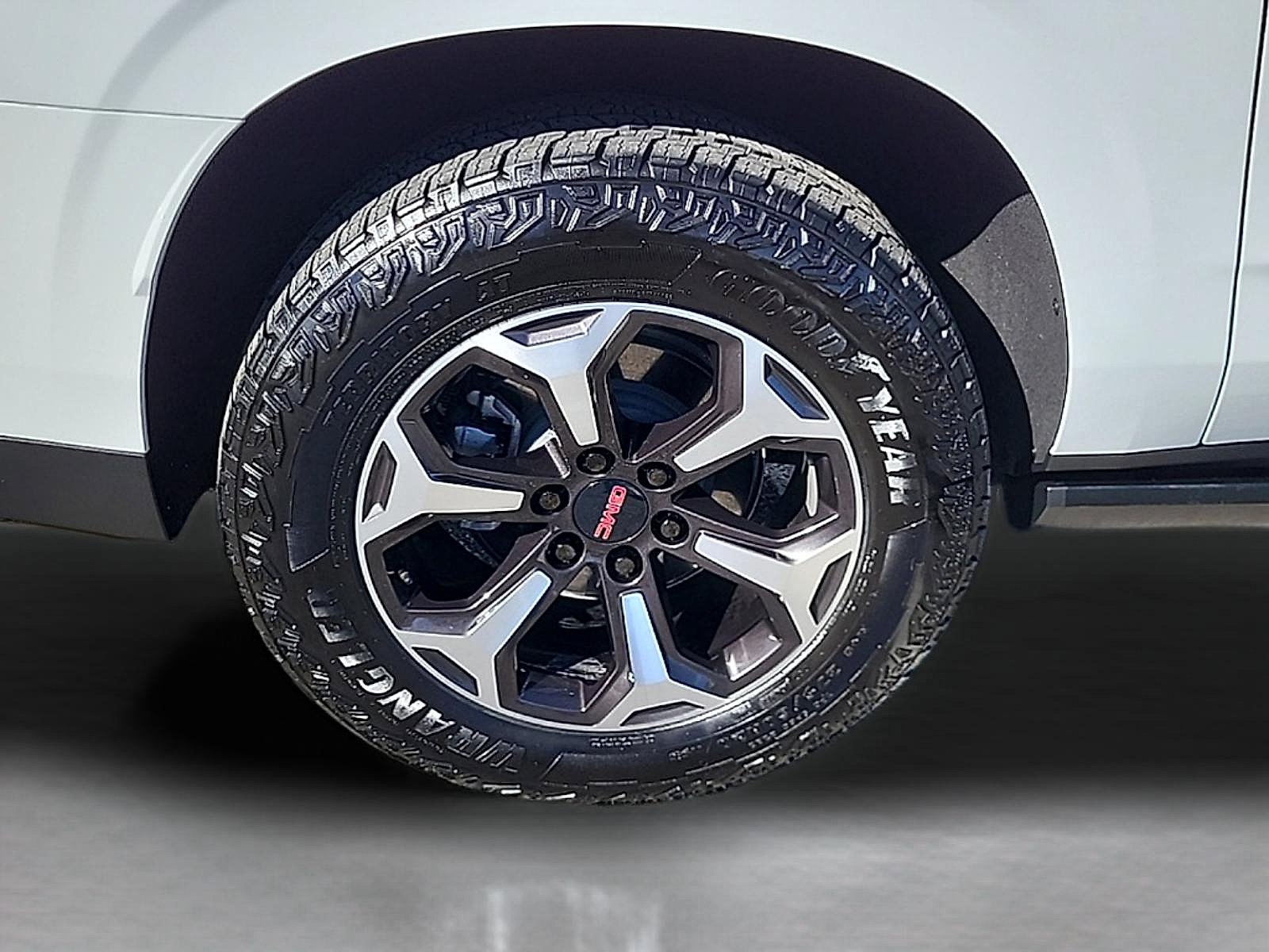 Used 2025 GMC Yukon XL AT4 Ultimate AWD/4WD image 9