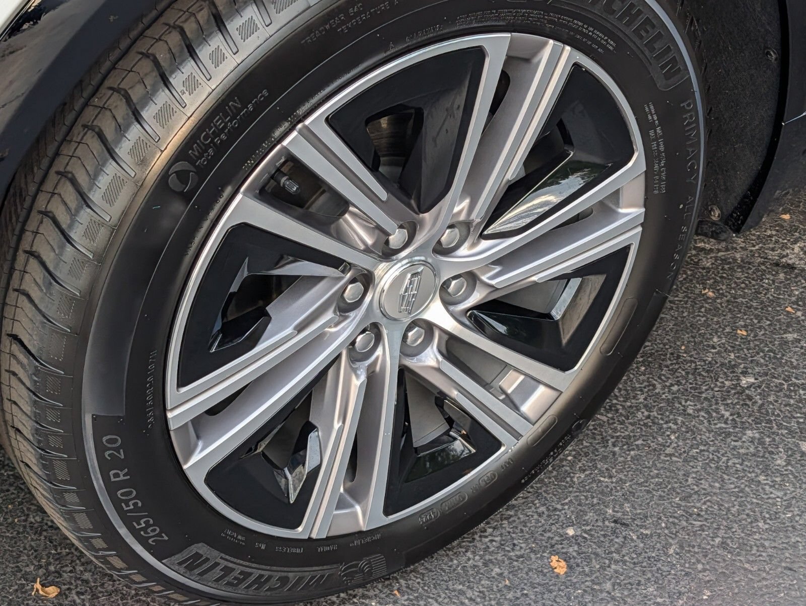 Used 2024 Cadillac Lyriq Luxury AWD/4WD image 26
