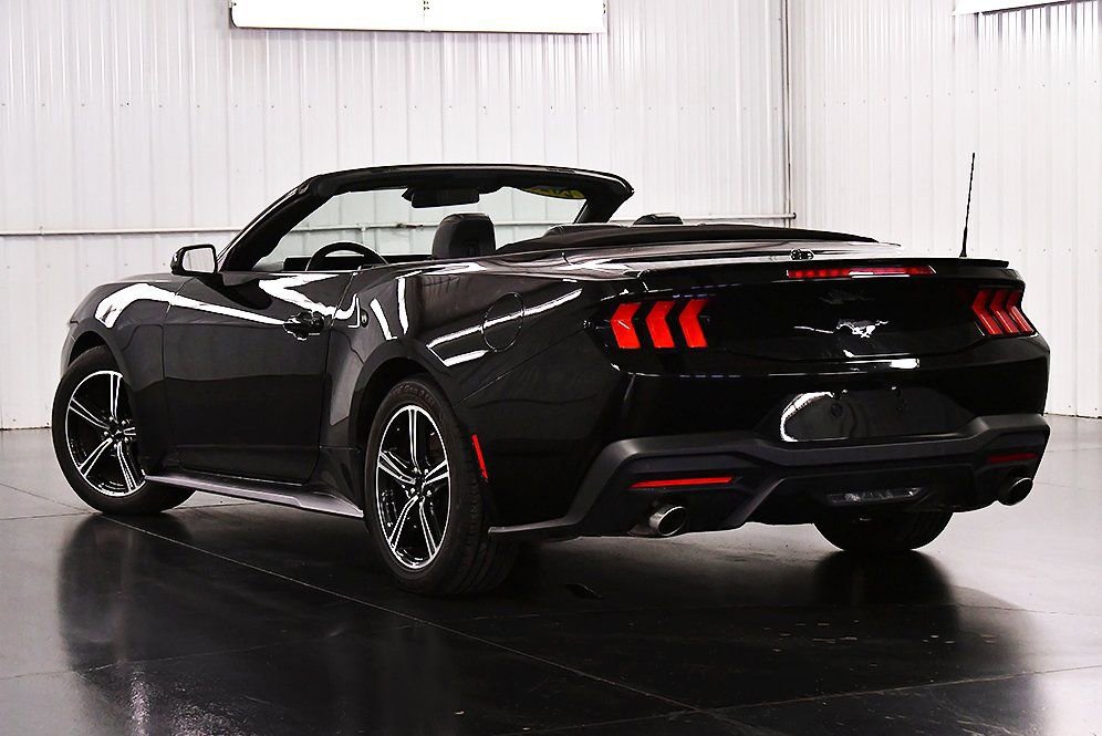 Used 2025 Ford Mustang Premium image 5