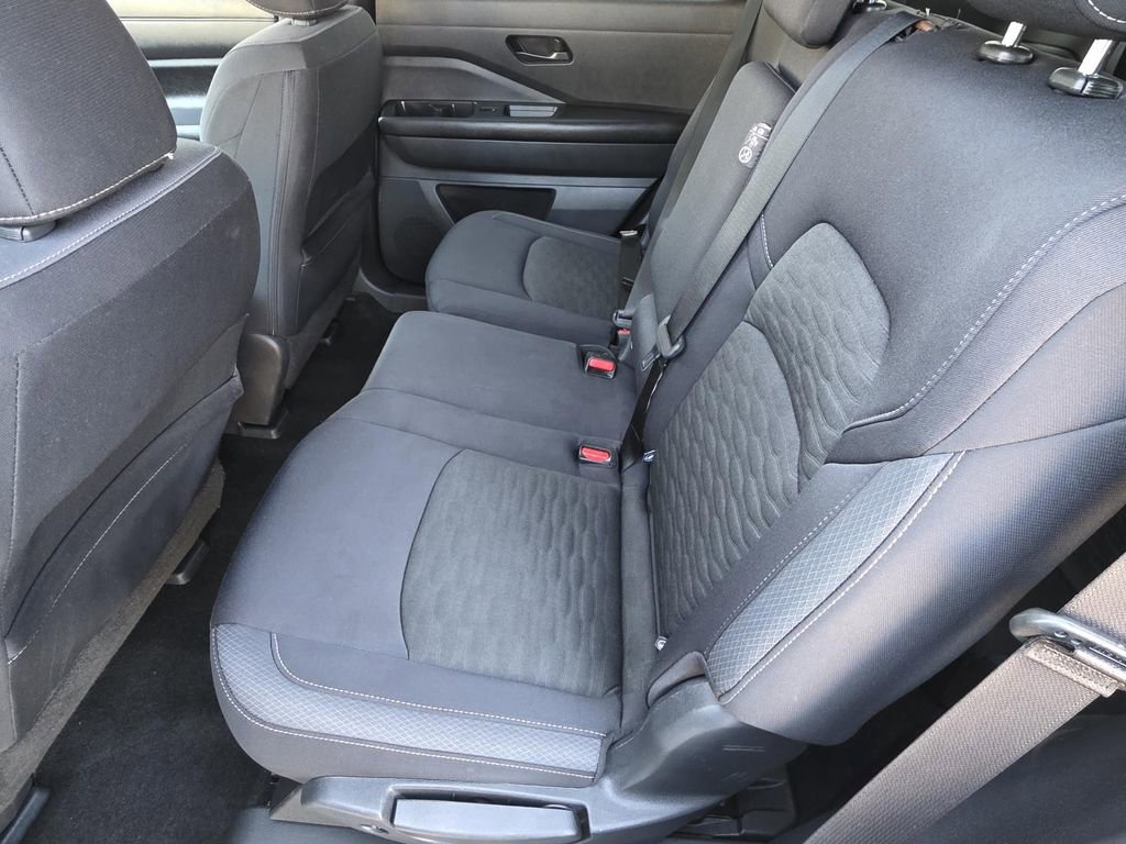 Used 2024 Nissan Pathfinder SV image 9