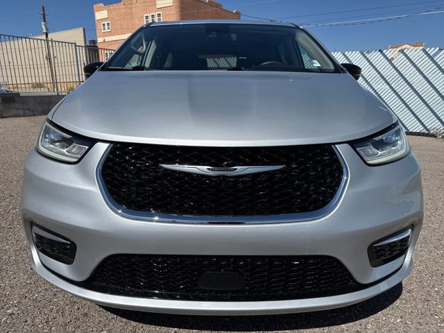 Used 2024 Chrysler Pacifica Touring-L FWD image 8
