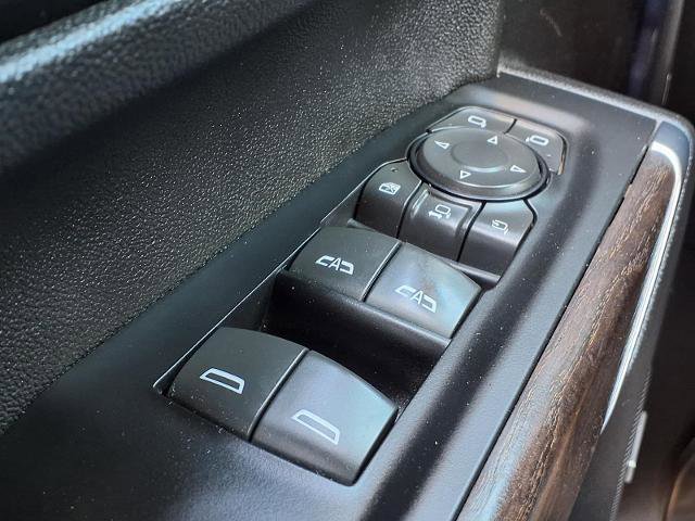 Used 2022 GMC Sierra 3500 Denali w/ Denali Ultimate Package image 17