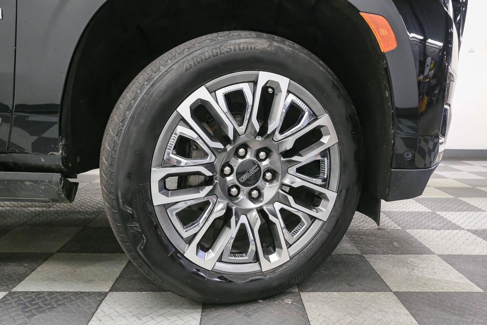 Used 2023 GMC Yukon Denali Ultimate AWD/4WD image 18