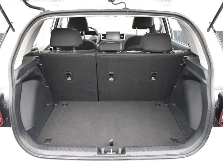 Used 2025 Hyundai Venue SEL image 18