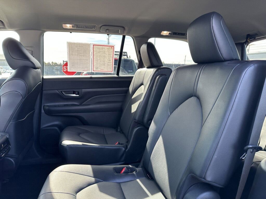 Certified 2025 Toyota Grand Highlander AWD image 13
