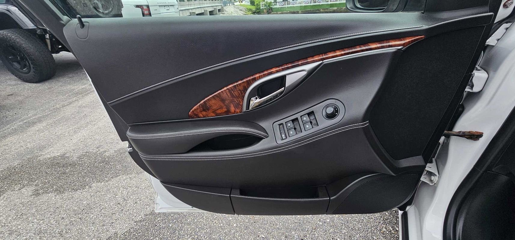 Used 2013 Buick LaCrosse Leather FWD image 8