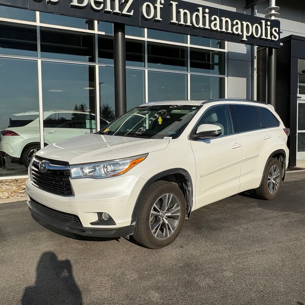 Used 2016 Toyota Highlander XLE AWD/4WD image 2