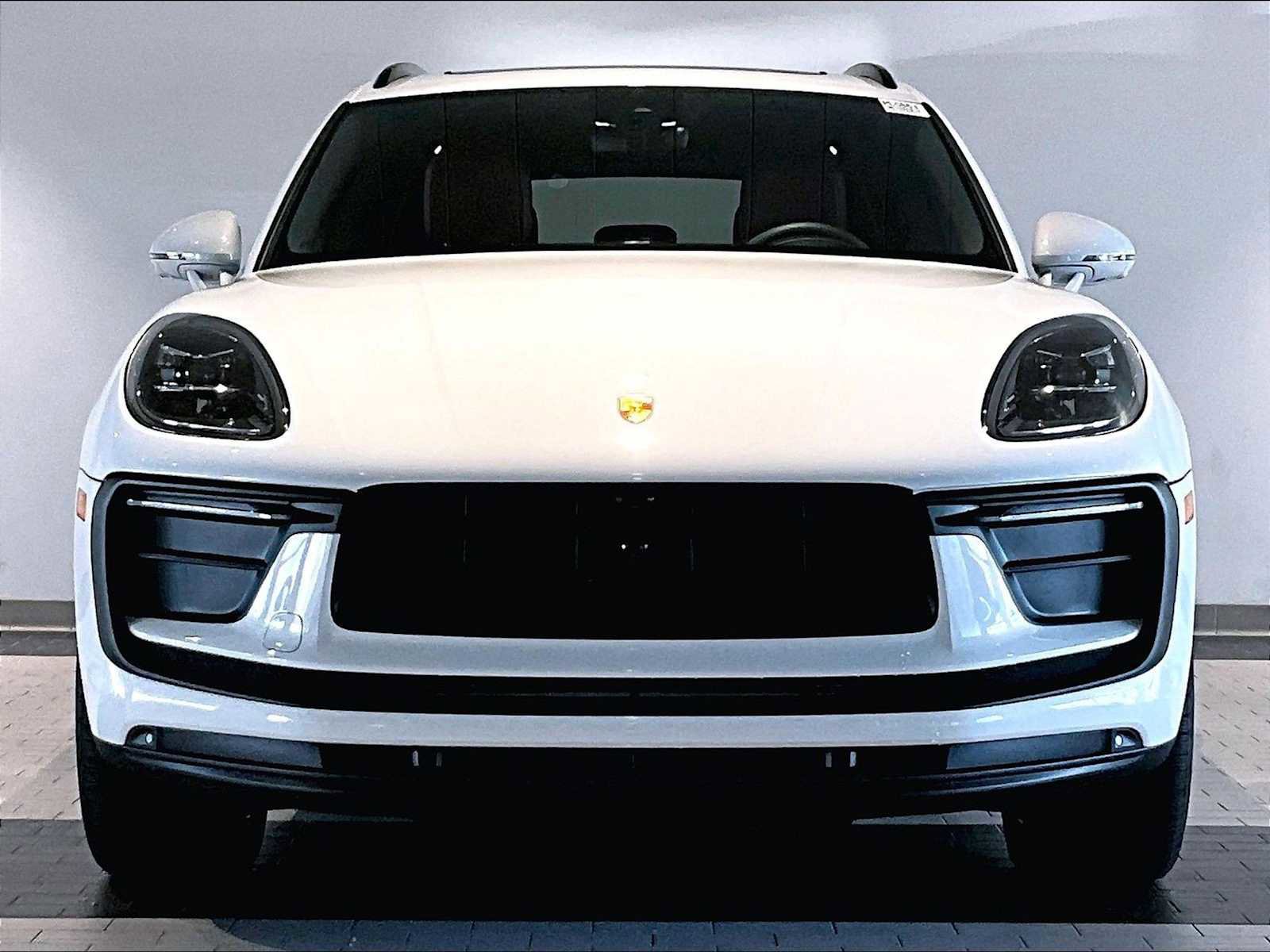 Used 2025 Porsche Macan image 13