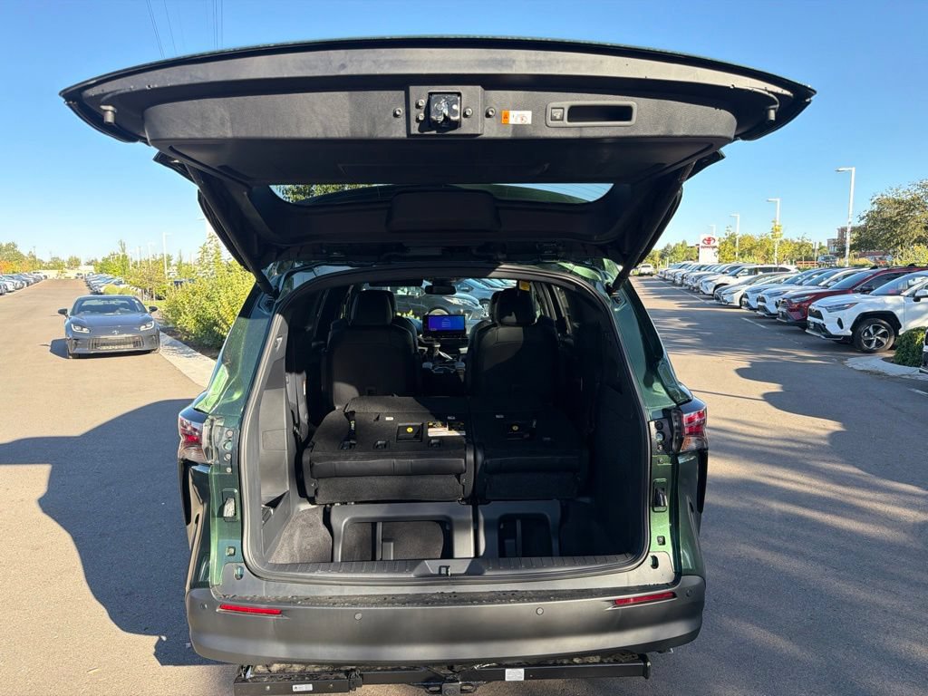 Used 2026 Toyota Sienna XLE Woodland Edition AWD/4WD image 15