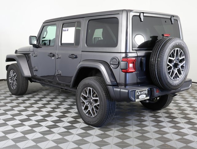 Used 2025 Jeep Wrangler Sahara image 6