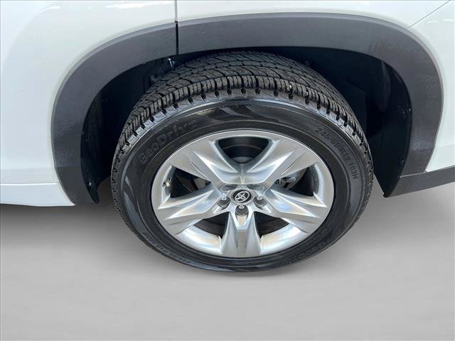 Used 2019 Toyota Highlander Limited FWD image 25