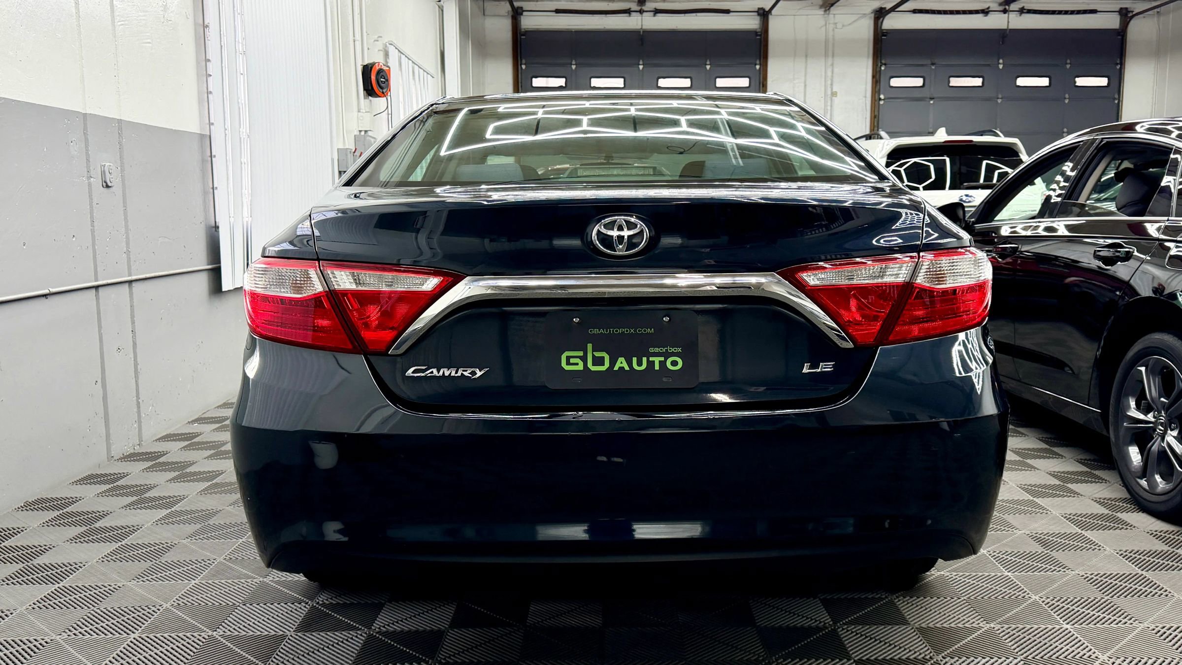 Used 2017 Toyota Camry LE image 3