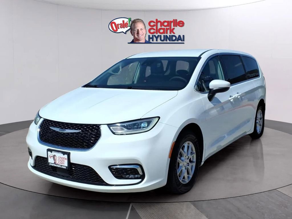 Used 2023 Chrysler Pacifica Touring-L