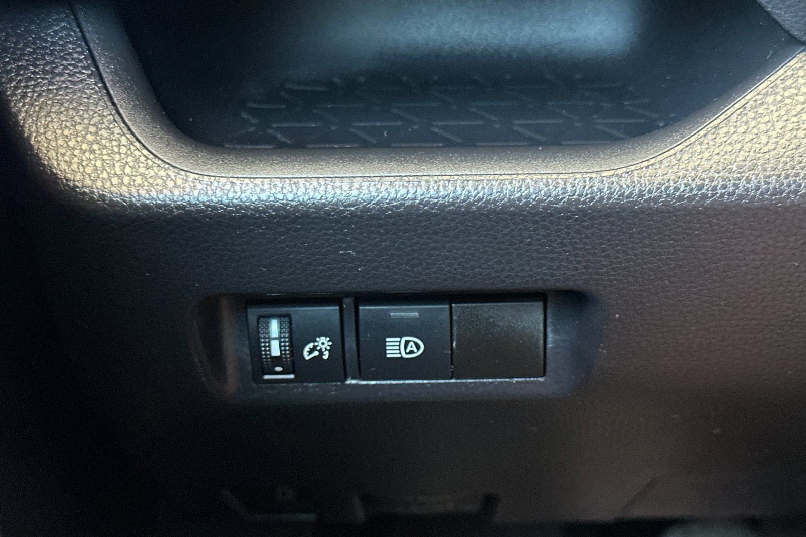 Certified 2021 Toyota RAV4 LE AWD/4WD image 31