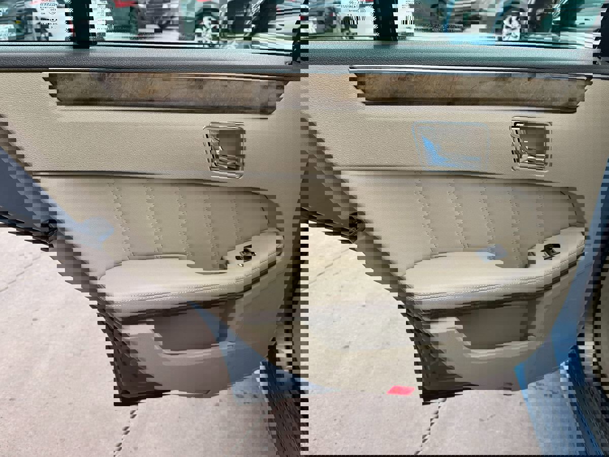 Used 2011 Mercedes-Benz E 550 Sedan image 32