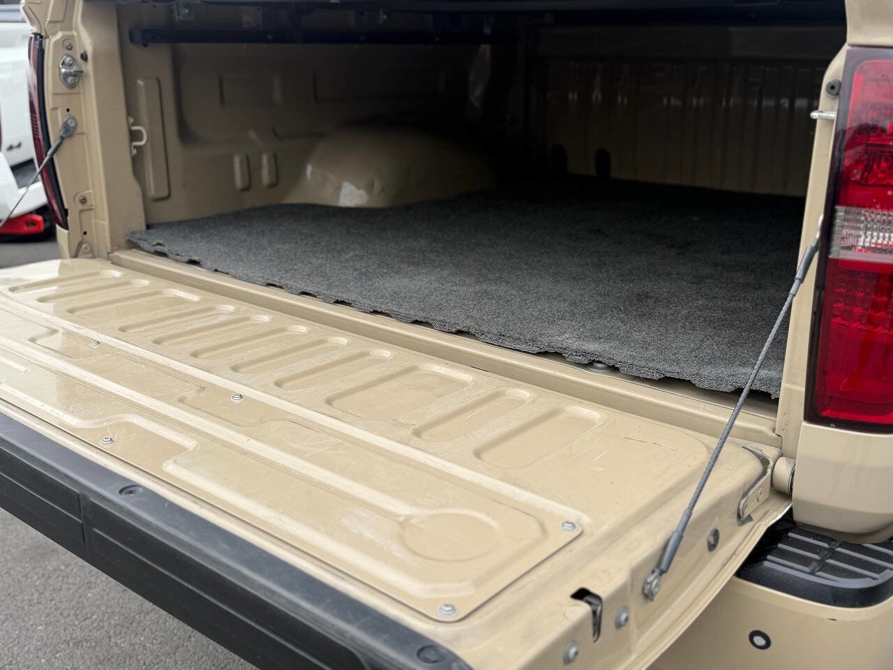 Used 2017 Toyota Tundra Limited w/ Limited Premium Package AWD/4WD image 68