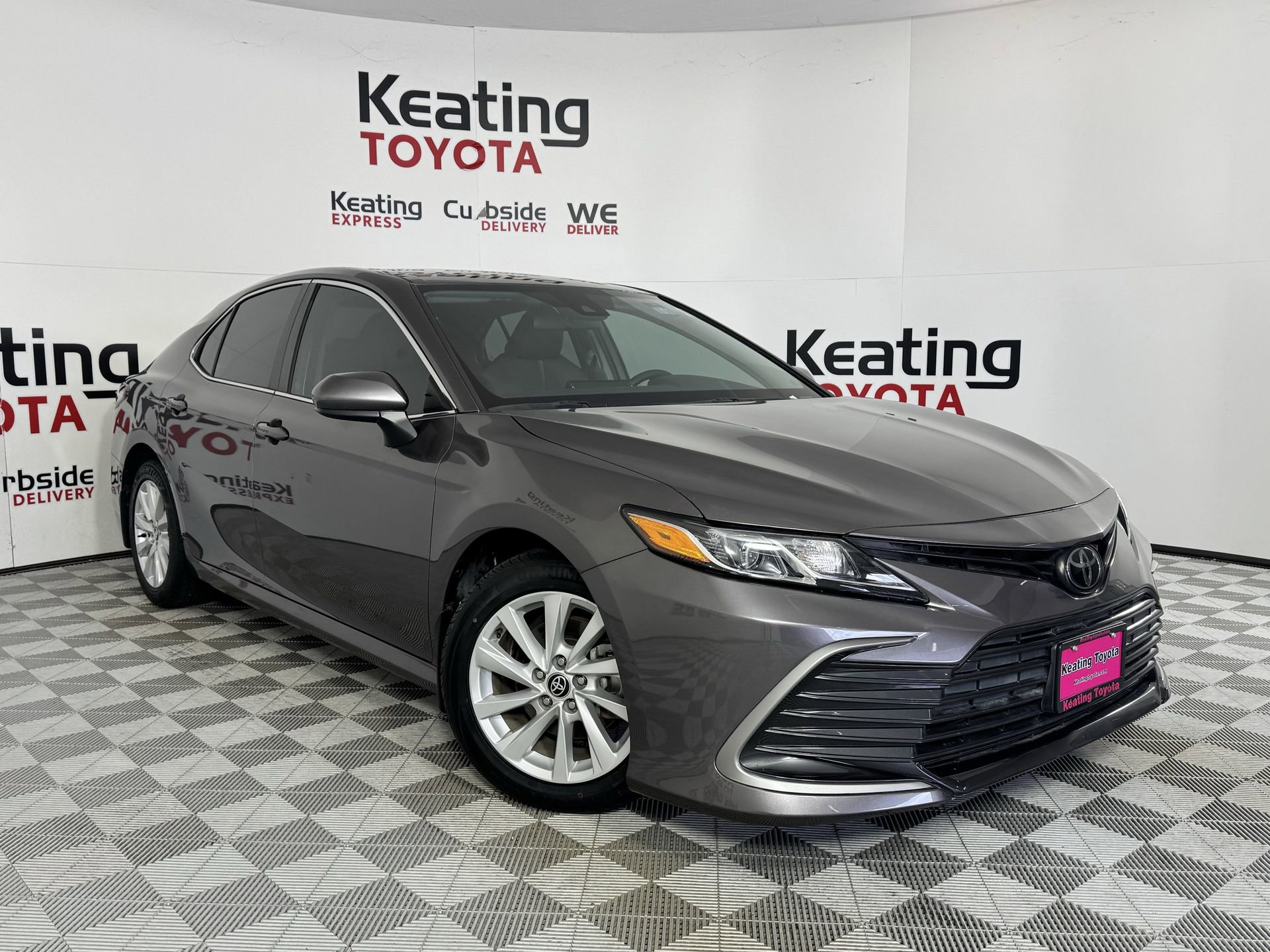 Used 2022 Toyota Camry LE image 3
