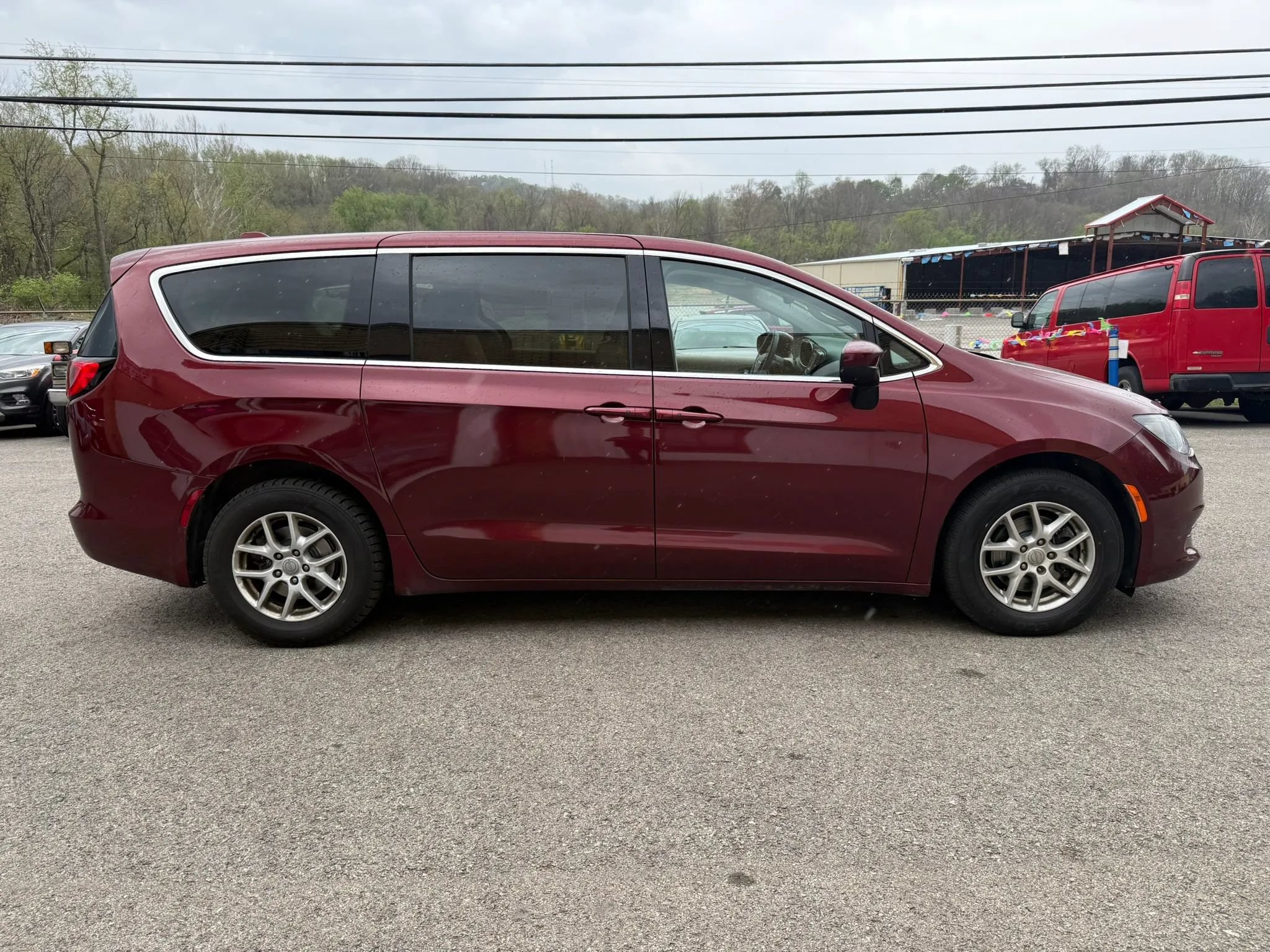 Used 2017 Chrysler Pacifica Touring FWD image 4