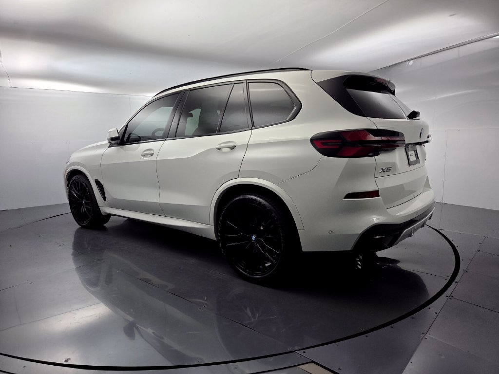 Certified 2024 BMW X5 xDrive40i w/ M Sport Package AWD/4WD image 8