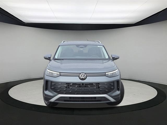 New 2026 Volkswagen Tiguan SE image 2