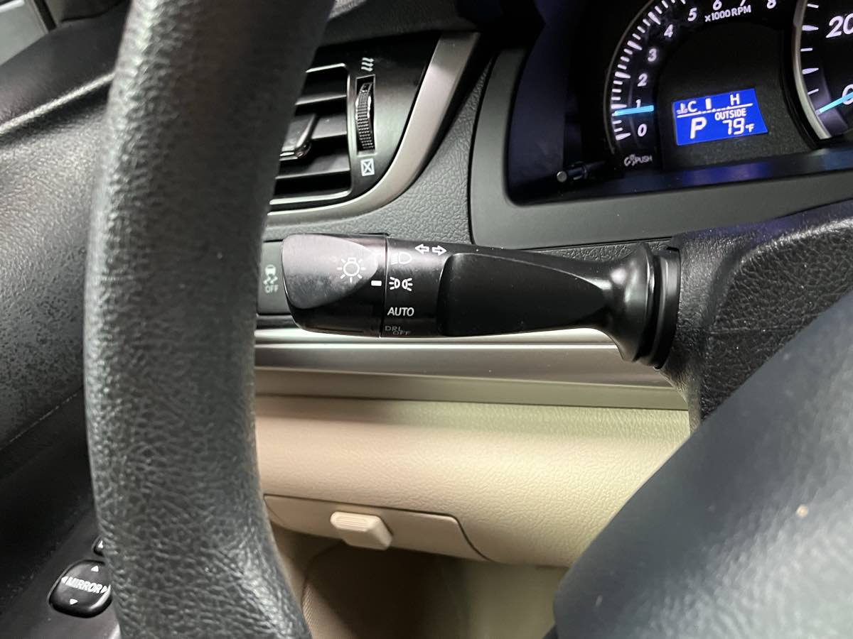 Used 2012 Toyota Camry LE FWD image 15