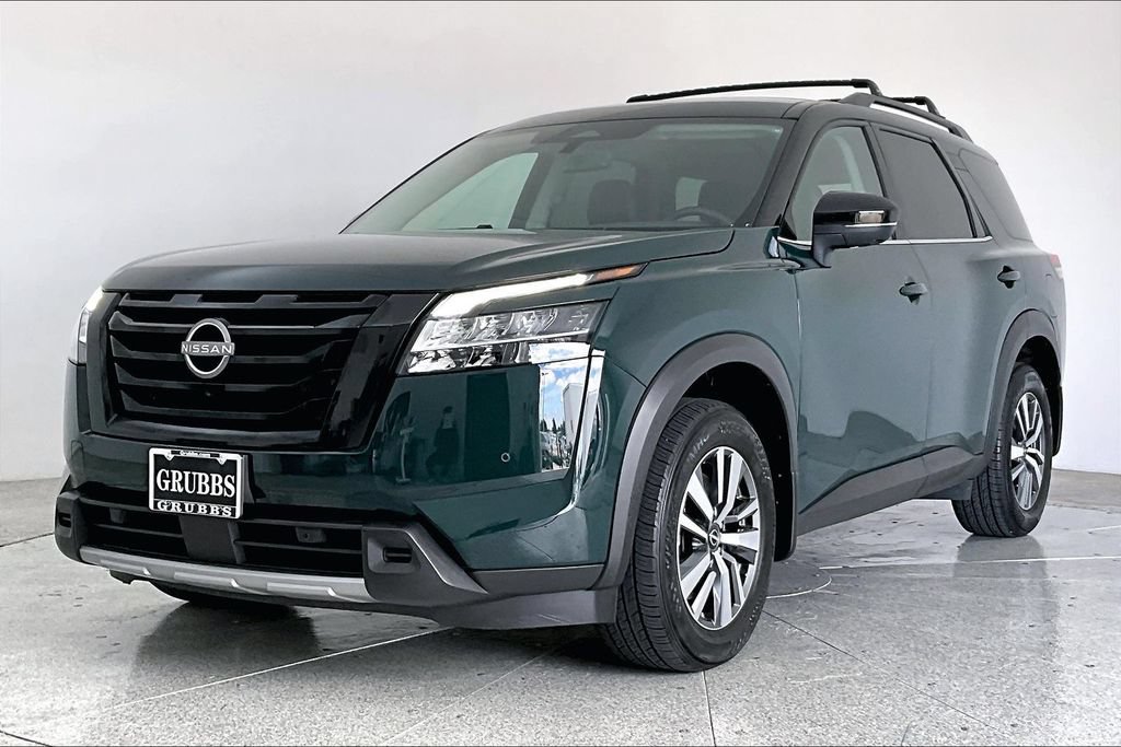 Used 2024 Nissan Pathfinder SL w/ Black Appearance Package AWD/4WD image 5