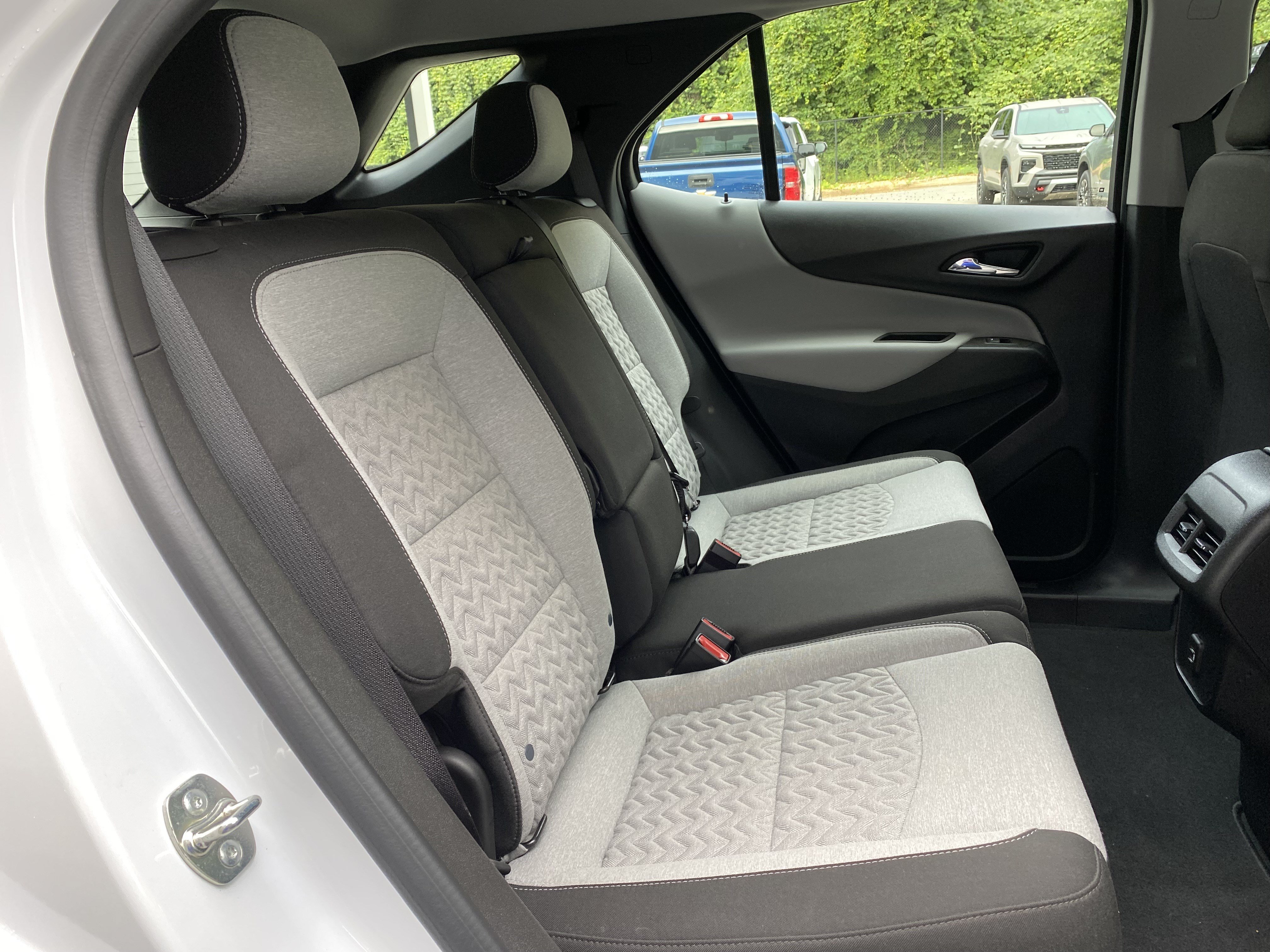 Used 2024 Chevrolet Equinox LS FWD image 34