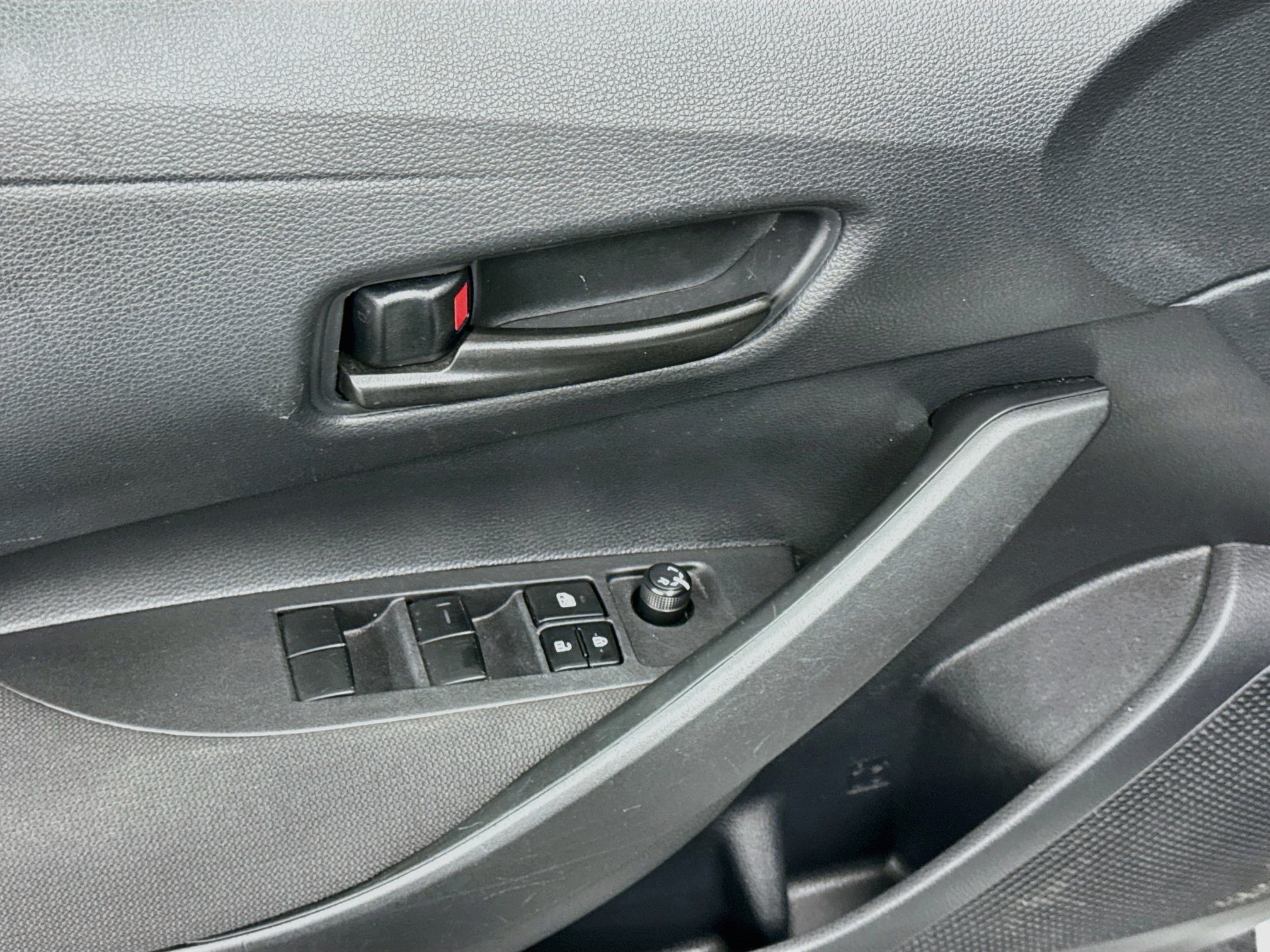 Used 2025 Toyota Corolla LE FWD image 15
