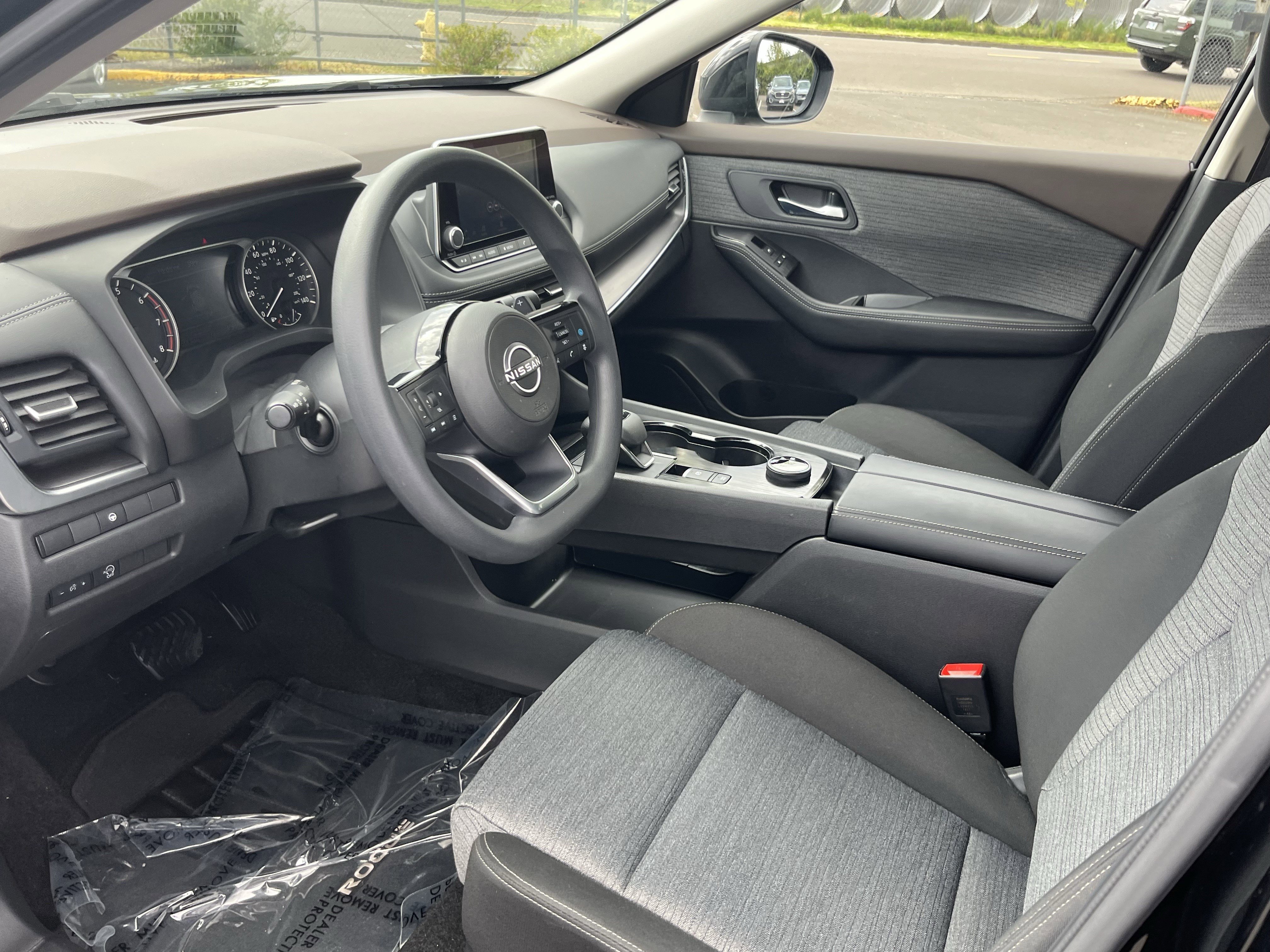 Used 2023 Nissan Rogue SV image 9